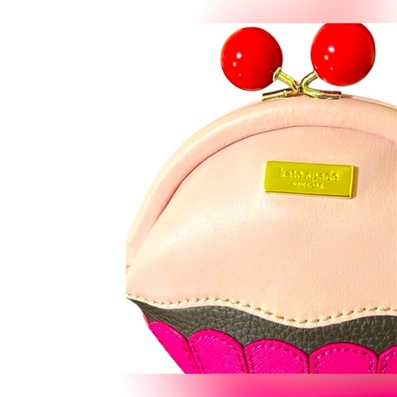 KATE SPADE TAKE THE CAKE CUPCAKE WRISTLET - Picture 3 of 6